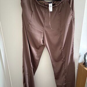 Gap: Mid Rise Recycled Satin Seamed Pants